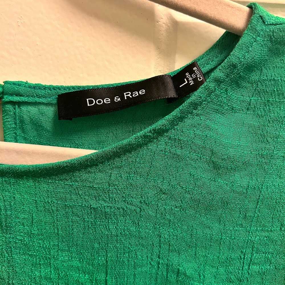 Bell Sleeve Green Blouse - Picture 2 of 2